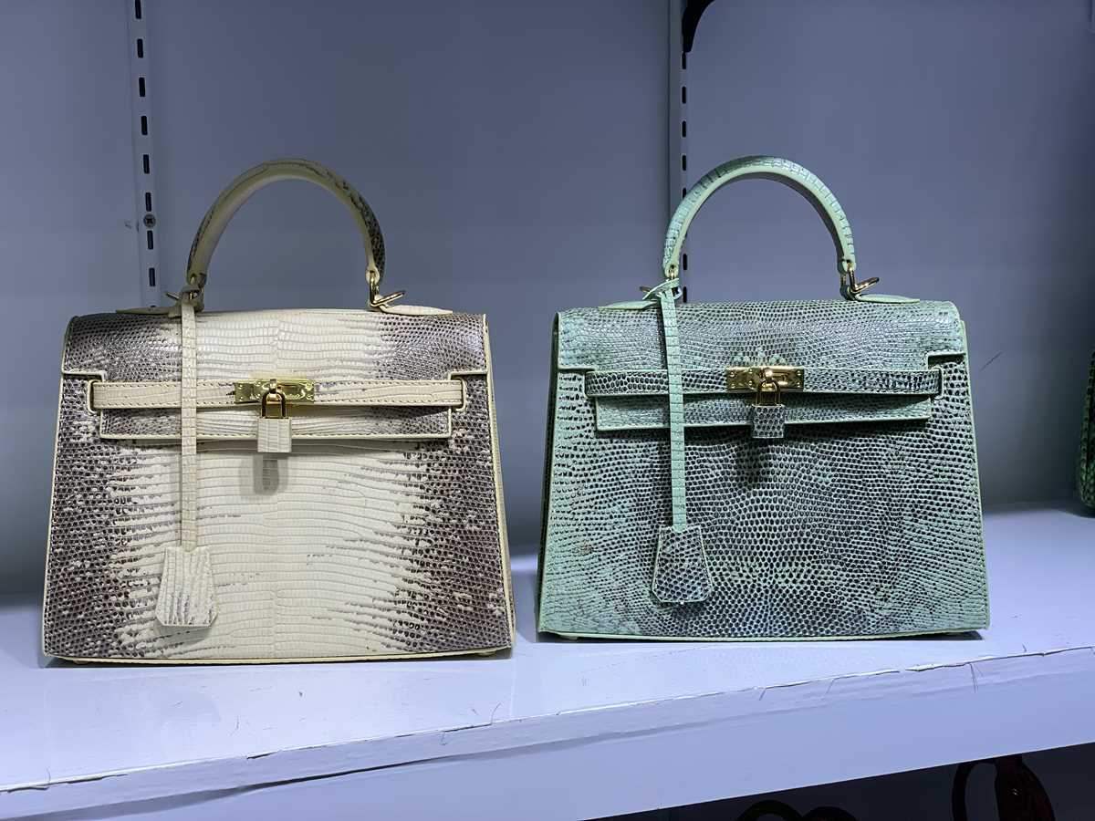 сумки женские в стиле Hermès Kelly 25 из экзотической кожи варана