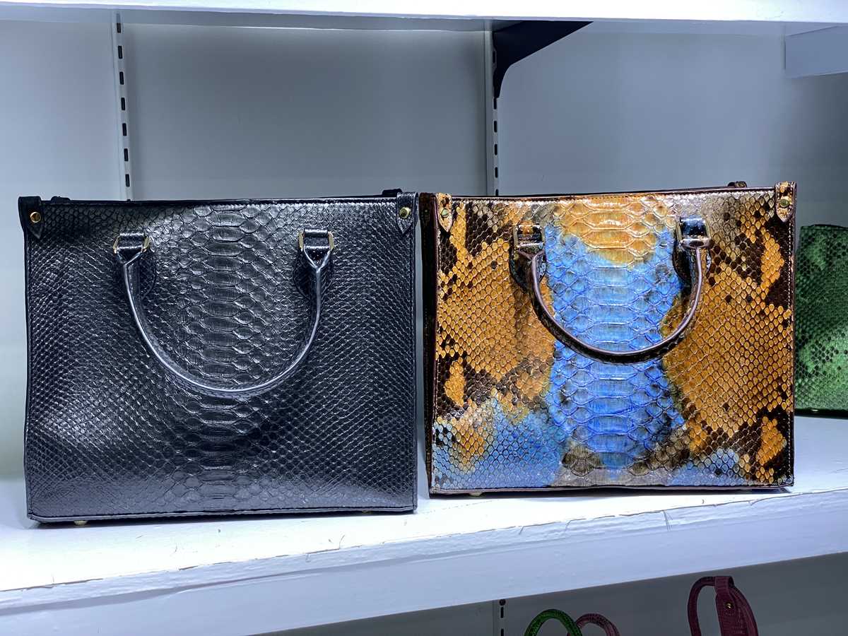 сумки из кожи питона в стиле Louis Vuitton купить