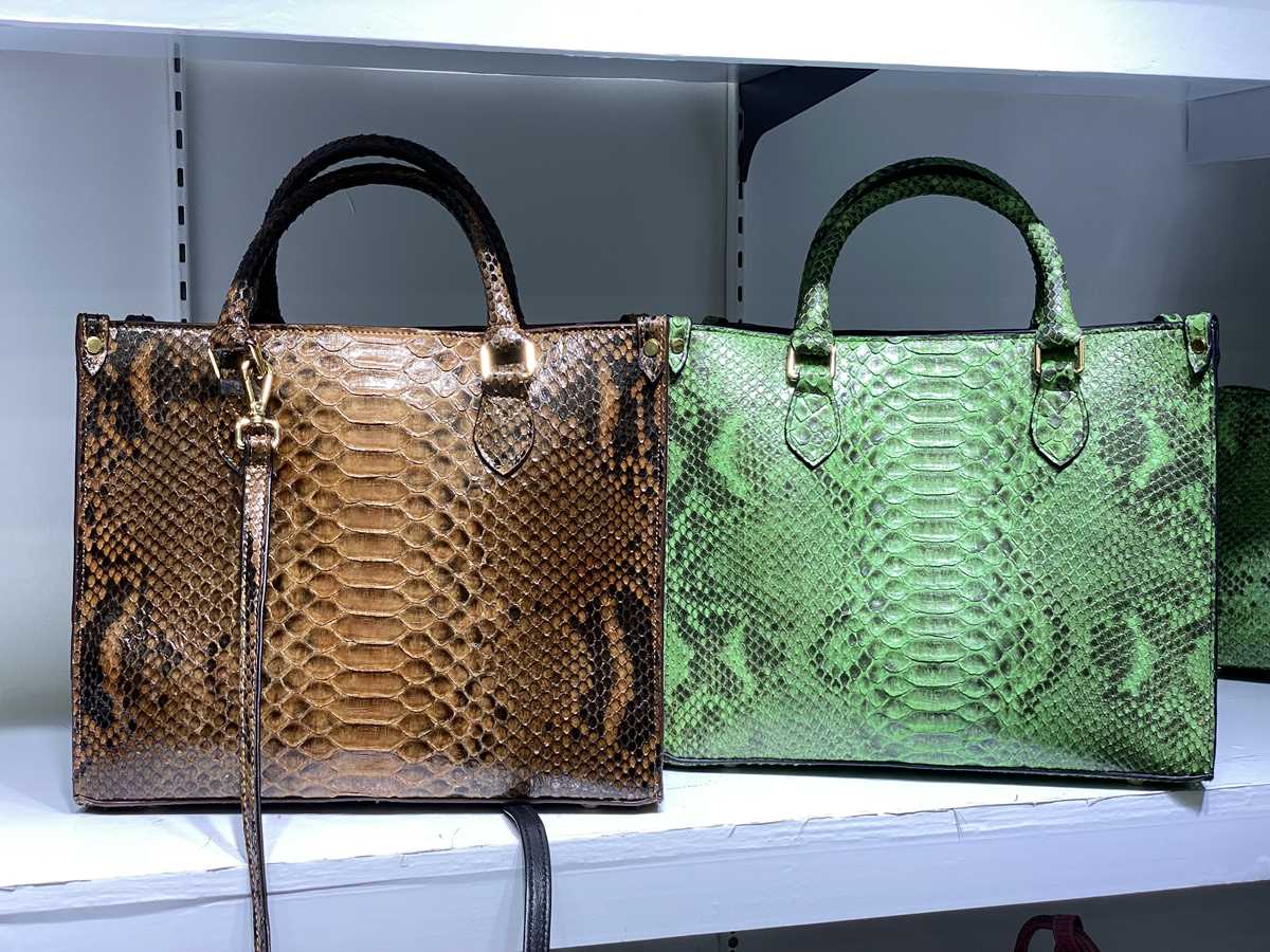 купить женские сумки в стиле Louis Vuitton из натуральной кожи питона
