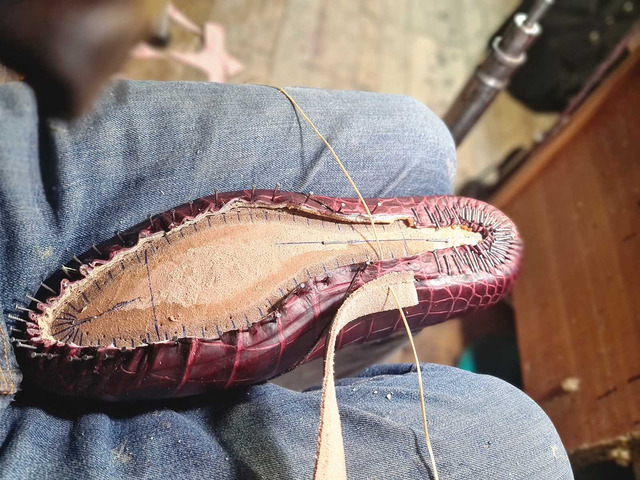 Обувь ручной работы сборка Hand-welted из кожи крокодила, пошив на заказ 4072