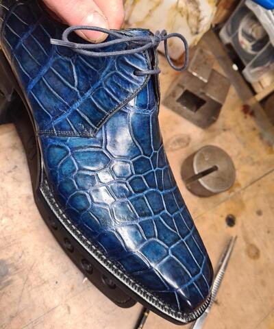 Обувь ручной работы из кожи крокодила пошив на заказ 4045