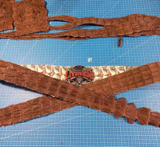 Заготовка байкерского ремня из кожи крокодила двойной гребень 150см 2213